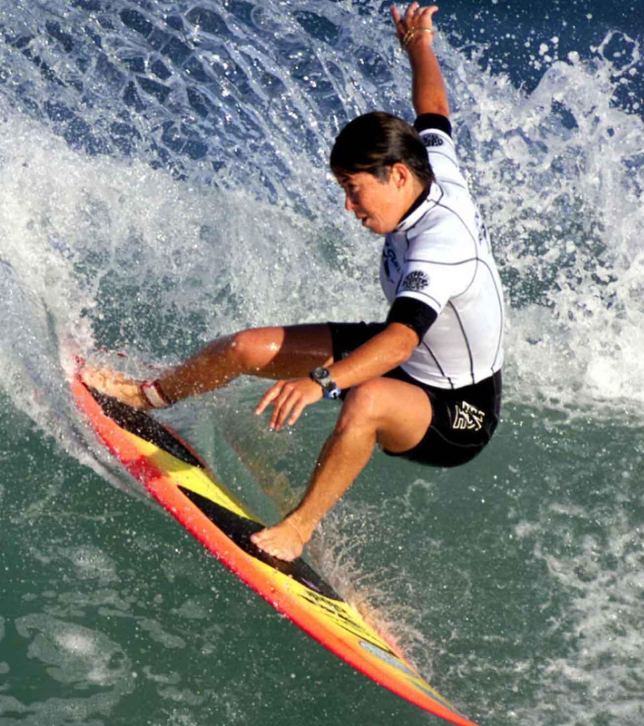 Pauline Menczer surfing Pauline Menczer surfing