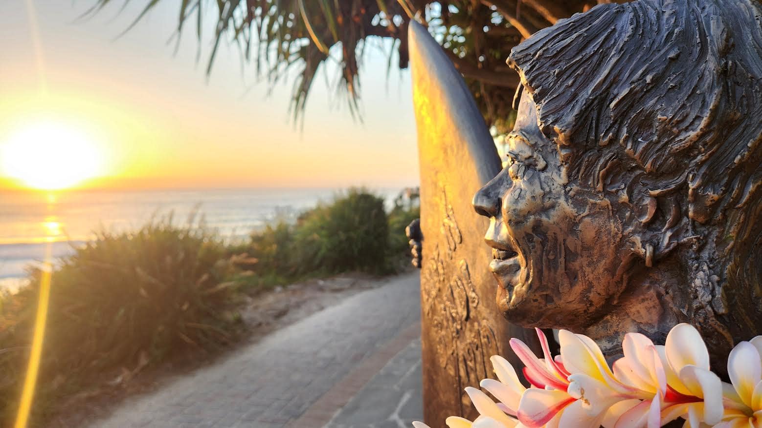 Pauline Menczer statue in Bondi Pauline Menczer statue in Bondi